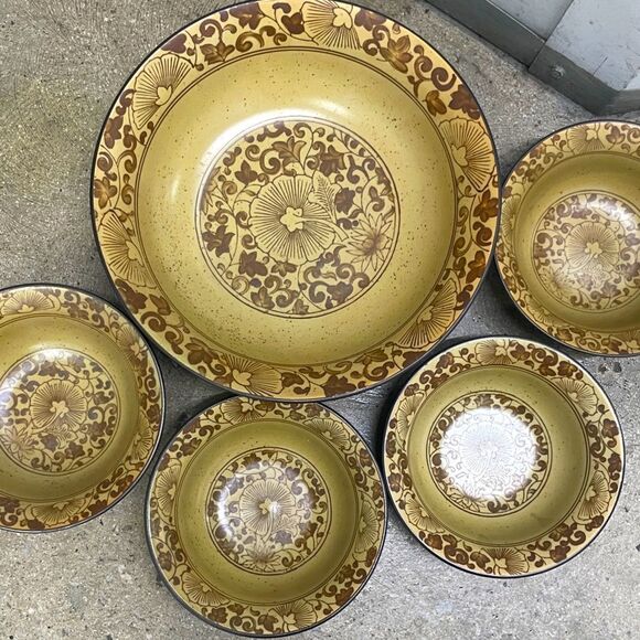 Set of Bowls - Picture 1 of 6